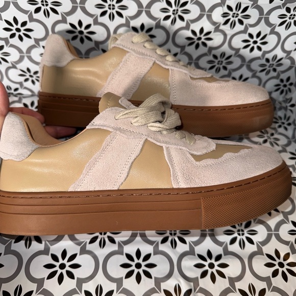 Beau Today womens leather  Tan and Cream Oxford rubber bottom sneakers size 41 - Picture 11 of 14